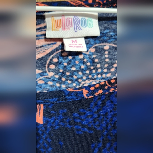 Women's LulaRoe Irma Top, NWOT, sz M - Picture 3 of 4